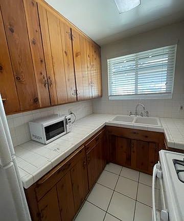 3rd image of 3852 Lamont St