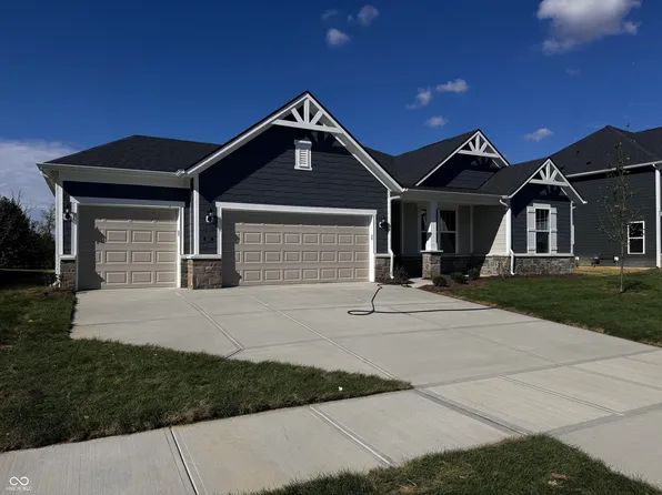 3856 Goodwin Dr, Zionsville, IN 46077
