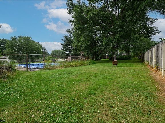 5th image of 1284 Highwood Dr