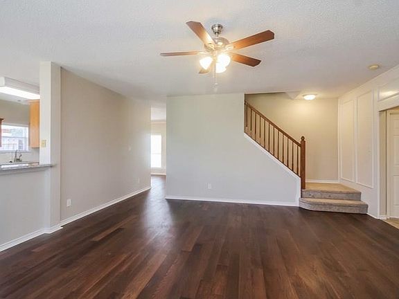 4th image of 4009 Pointe Loma Dr