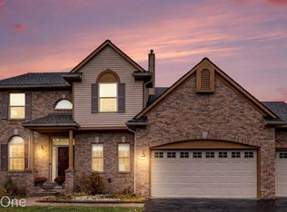 3180 Waldon Ridge Dr, Orion, MI 48359