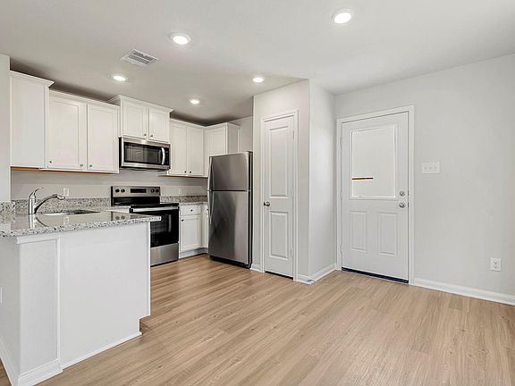 5th image of 8208 Sunberry Shadow Dr