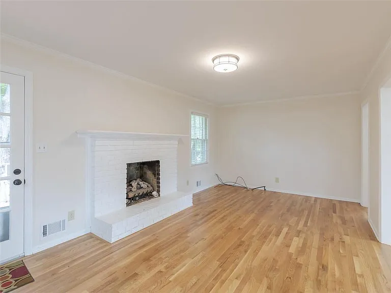 1110 Grimes Bridge Rd — Photo 9