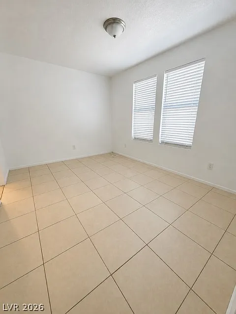 3 bed, 2.0 bath, 3684 sqft, $1,800 — Photo 4