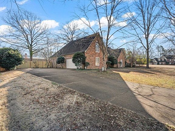 2nd image of 2174 Knoll Ln