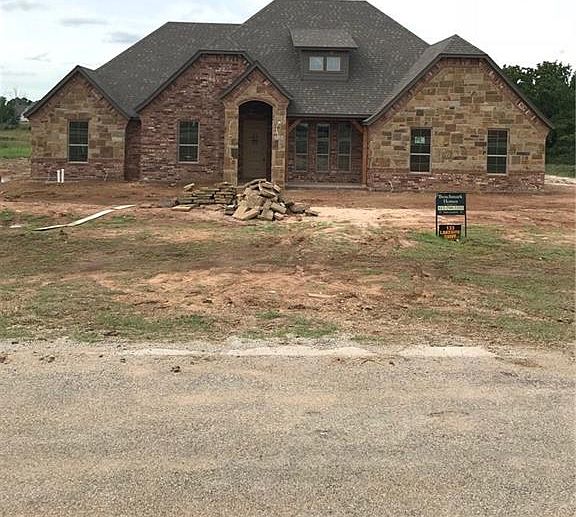 1st image of 133 Lakeside Dr
