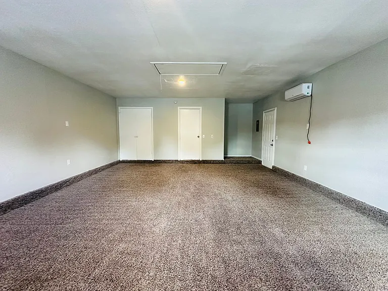 11701 N Lee Ave — Photo 17