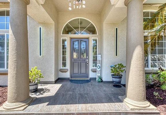 2nd image of 6040 Sherry Lee Ln