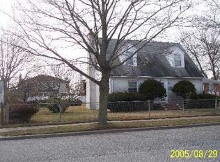 206 Chestnut Ave, East Meadow, NY 11554