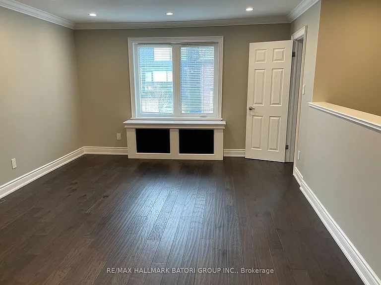 69 Burnaby Blvd #UPPER — Photo 3