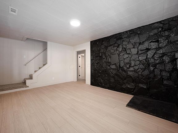 3rd image of 839 Glendower Ave