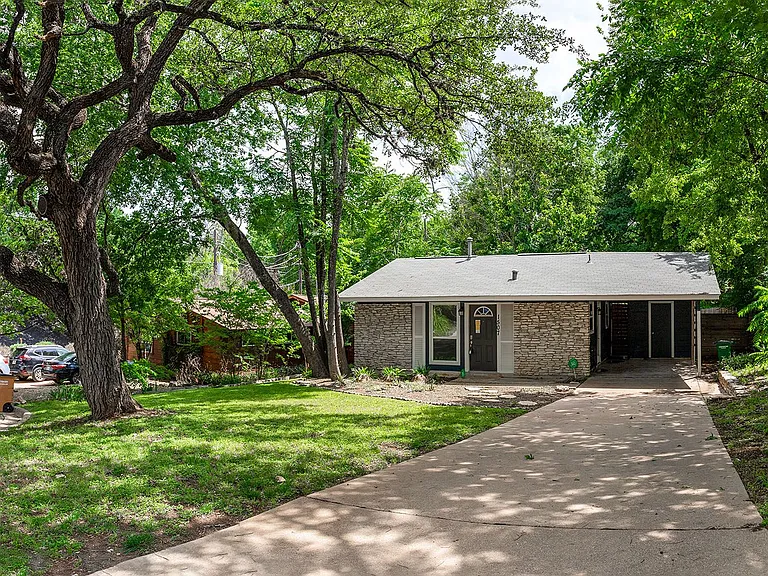 1507 Grayford Dr — Photo 2