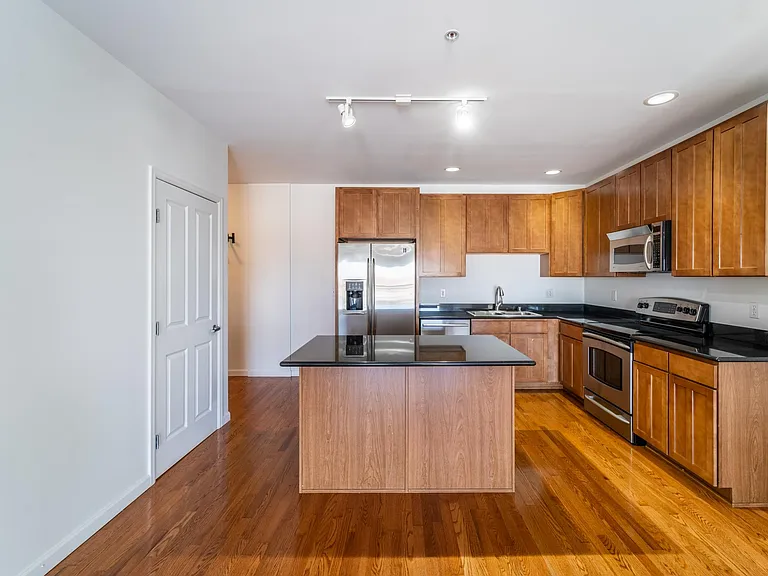 1950 N Logan St #805 — Photo 7