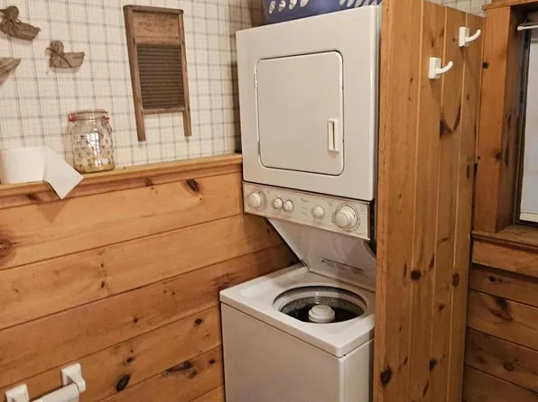 52 Lakeview Drive, Smithfield, ME 04978