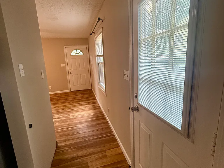 129 The Brooklands Ave — Photo 10