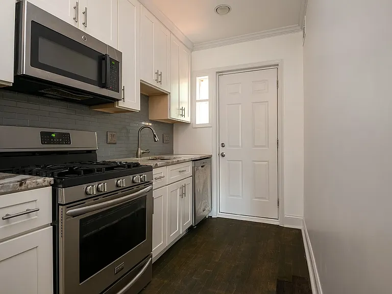 1821 Providence St NE #4 — Photo 5