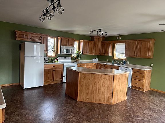 4th image of 303 N 8th St