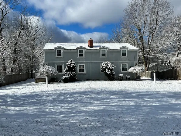 4818 Kraus Rd, Clarence, NY 14031