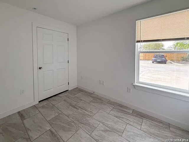 2 bed, 1.0 bath, 736 sqft, $995 — Photo 1