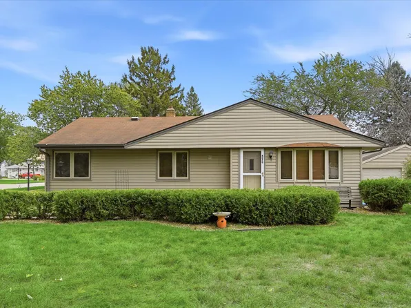 4070 Jay Ln, White Bear Lake, MN 55110