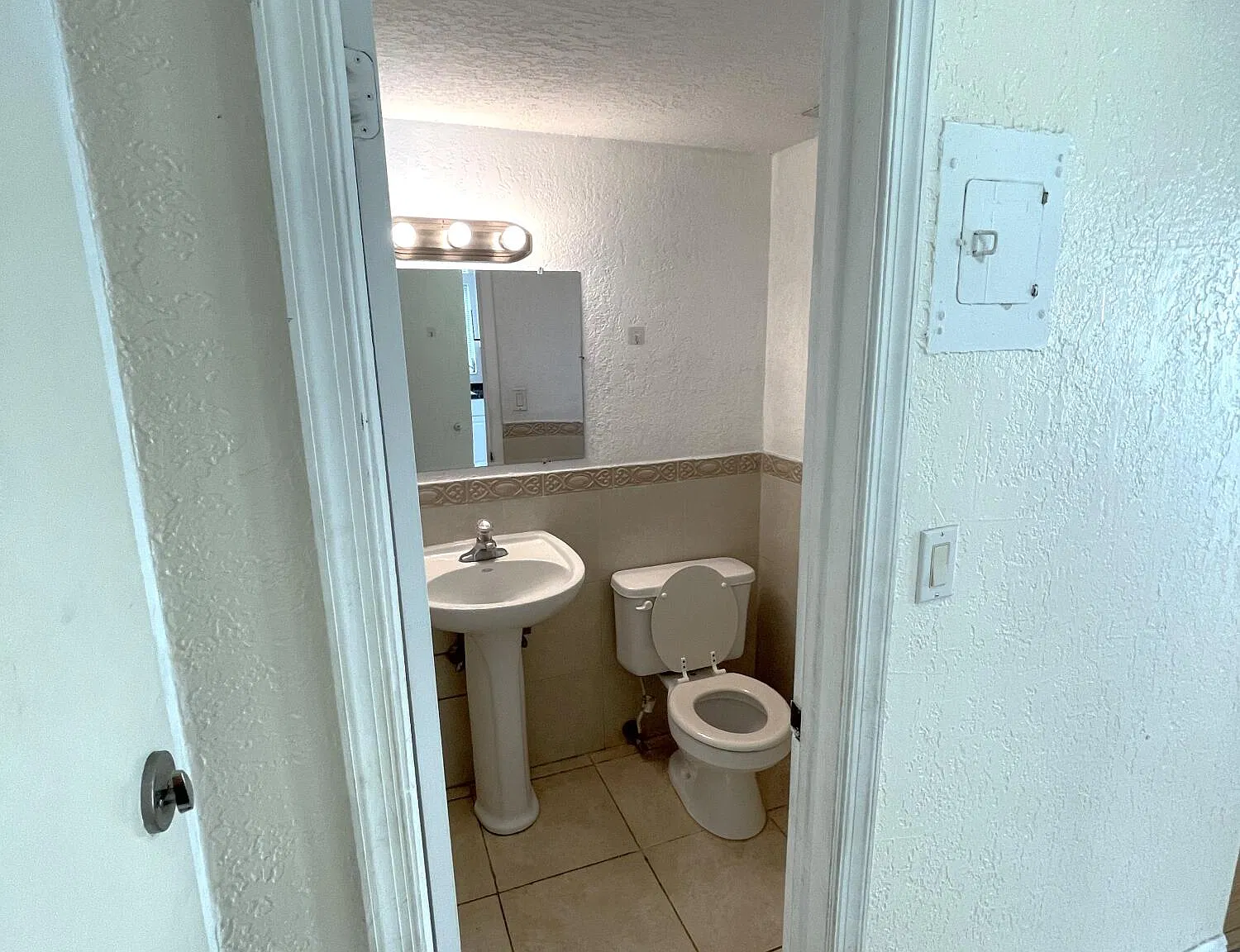 16400 NE 17th Ave — Photo 3