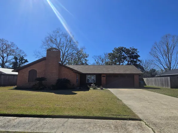 2704 English Dr, Ocean Springs, MS 39564