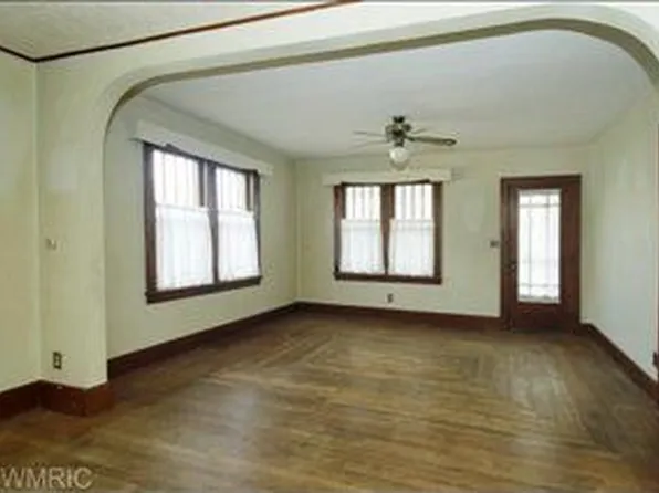 404 S Clark St, Centreville, MI 49032