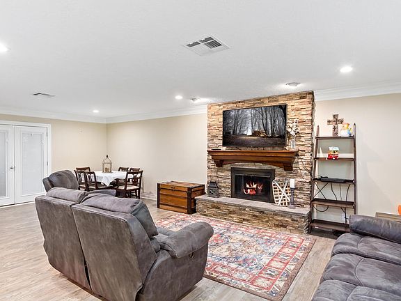 4th image of 259 Pinemont Dr