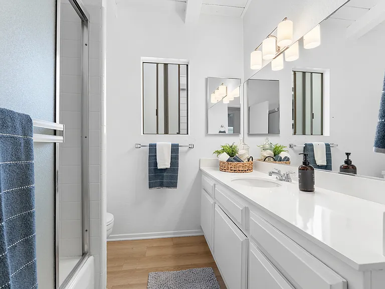 214 E Balboa Blvd — Photo 23