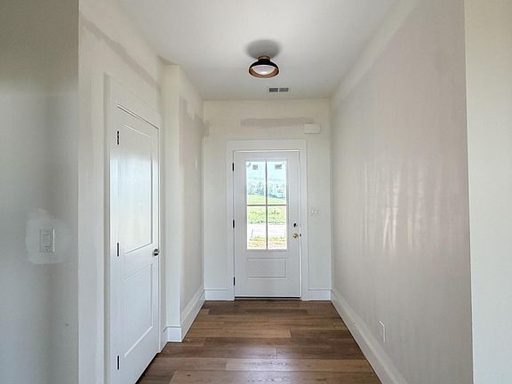 4th image of 319 Skaggs Blvd