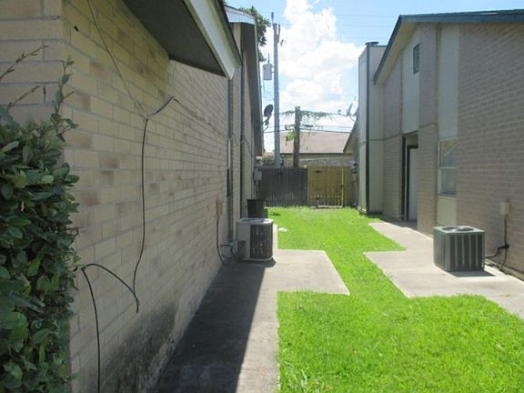 2nd image of 5517 Lochmoor APT 2
