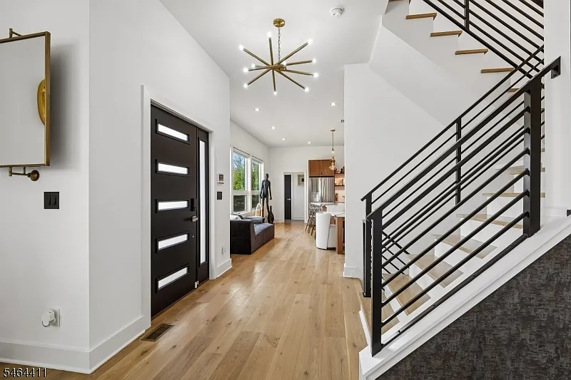 3 bed, 3.5 bath, 3451 sqft, $8,500 — Photo 3