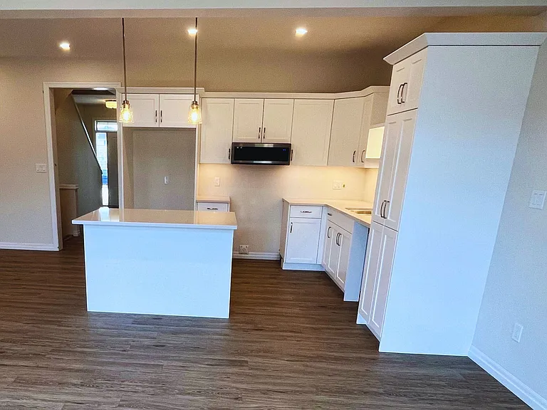 224 Renaissance Dr — Photo 6