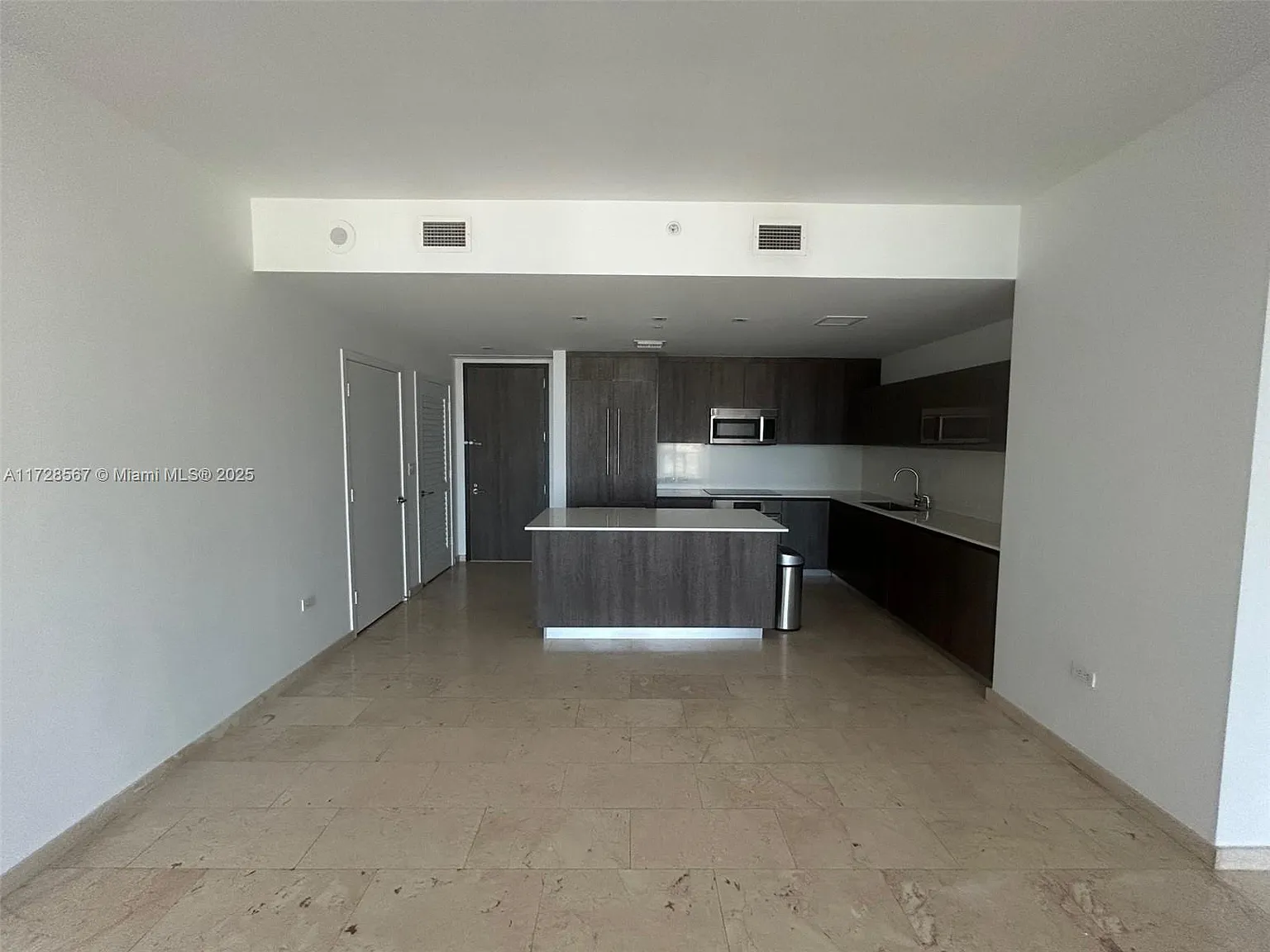 1 bed, 994 sqft, $5,200 — Photo 2
