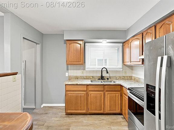 5th image of 596 Nebraska Ave