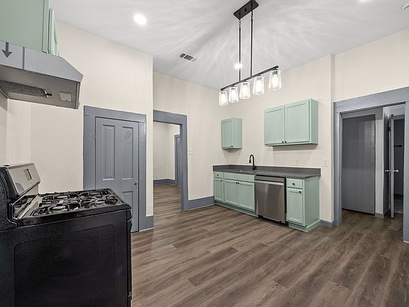 4th image of 2211 Prairie Ave