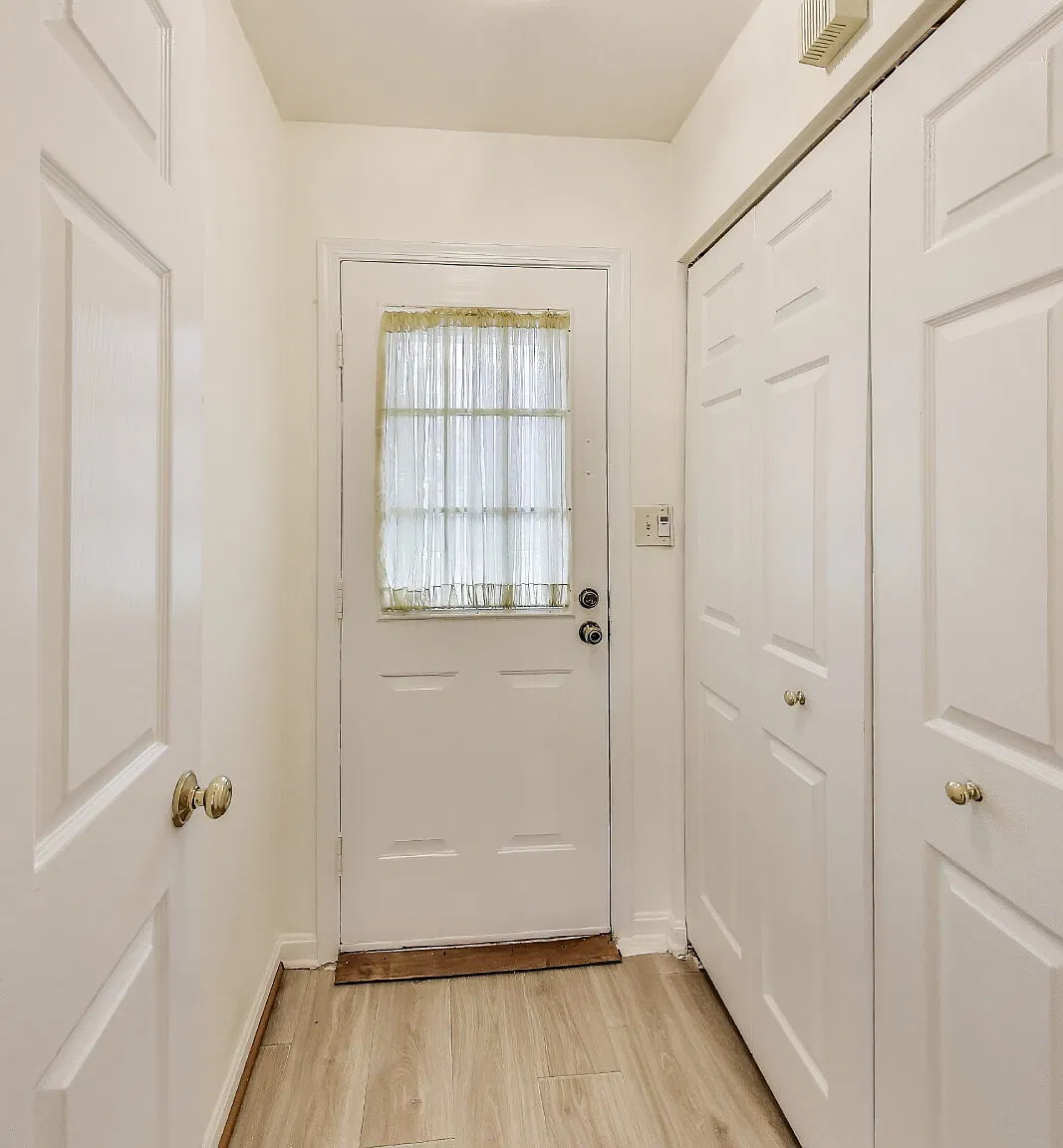 2 bed, 1.0 bath, 924 sqft, $2,400 — Photo 3