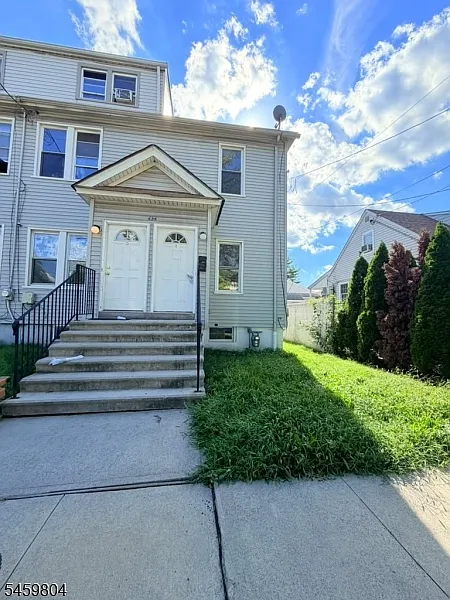 3 bed, 1.0 bath, $3,000 — Photo 1