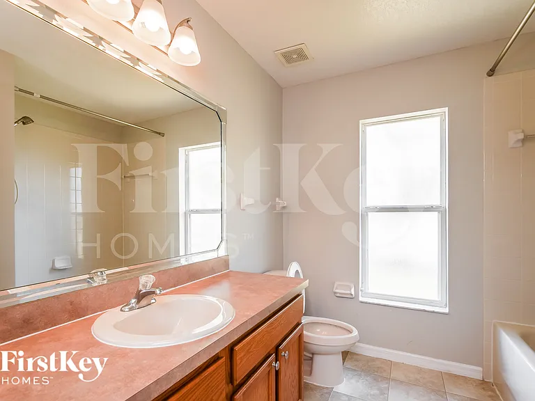 2101 Laparelle Dr — Photo 14