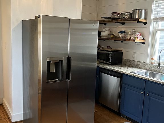 5th image of 104 E Main St #102