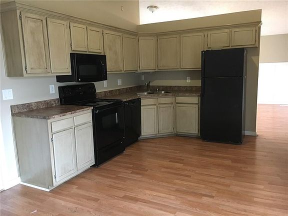 3rd image of 1518 Timber Village Dr