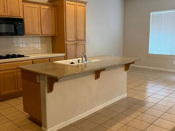 3rd image of 7692 Belle Rose Cir