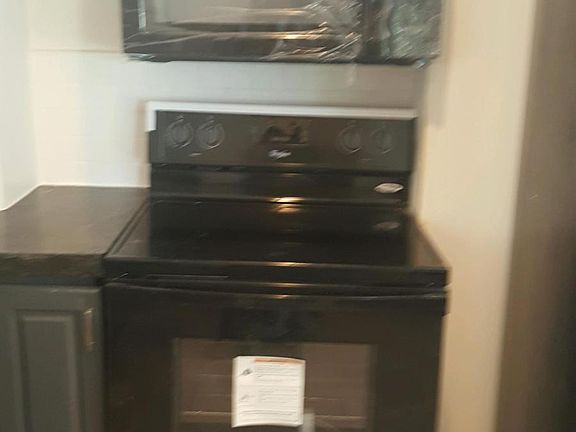 5th image of 300 Laurel Grove Dr #1