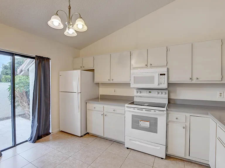 499 Hardwood Pl #H-29 — Photo 4