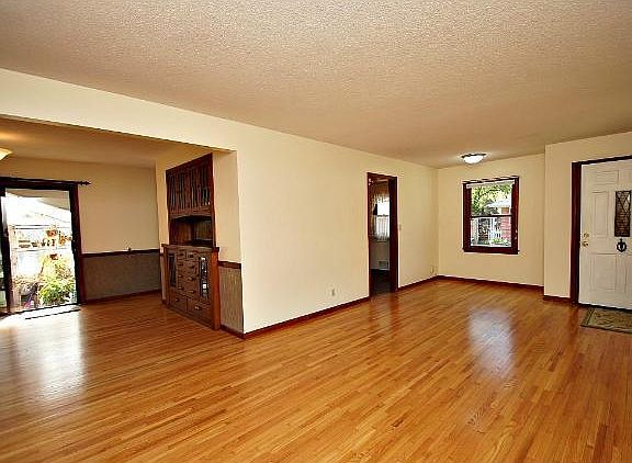 4th image of 9425 Portland Ave S