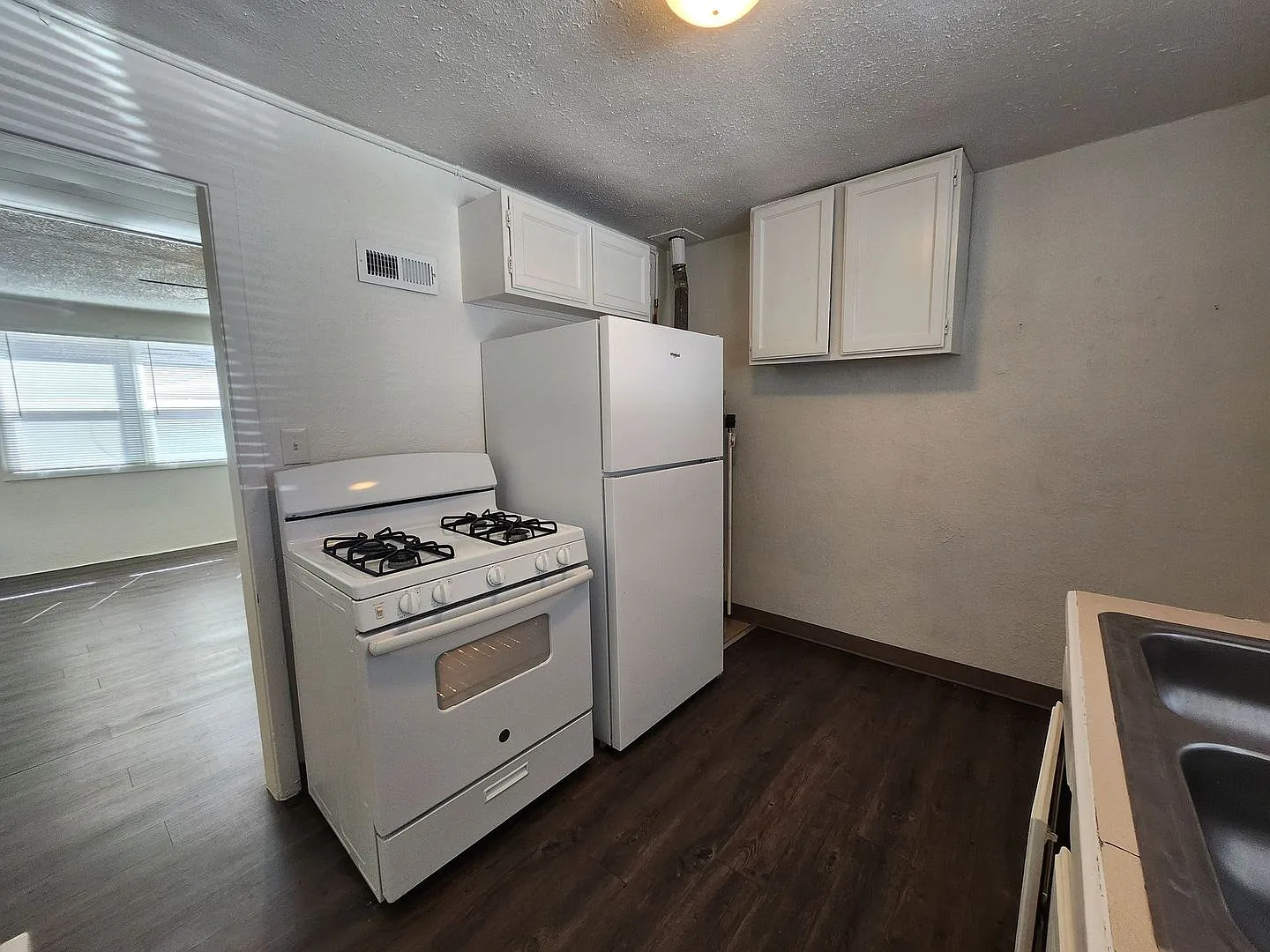 409 W Routt Ave — Photo 4