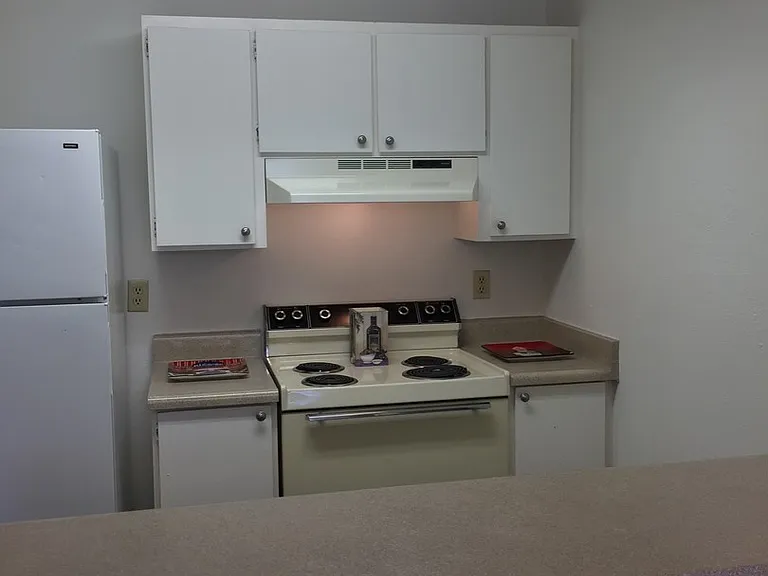 Crystal Springs Apartments — Photo 28