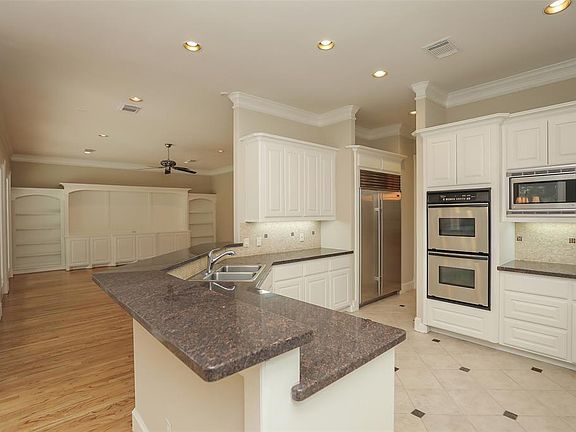 3rd image of 4539 Wedgewood Dr