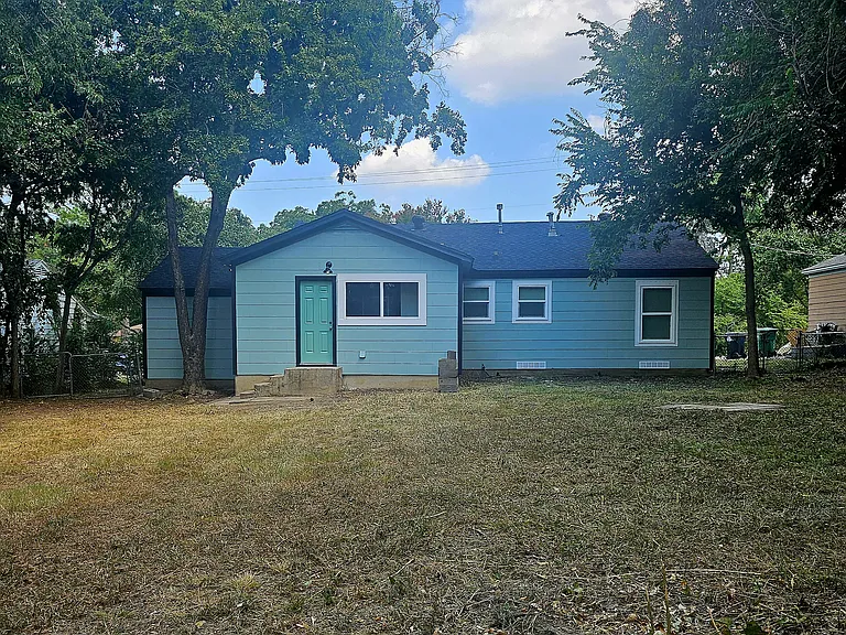 719 Hillcrest St — Photo 3