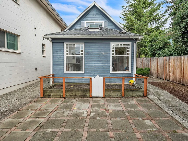 536 Bell St — Photo 18